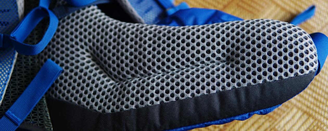 再也不怕背包被汗湿了：多特福特拉26L户外背包评测