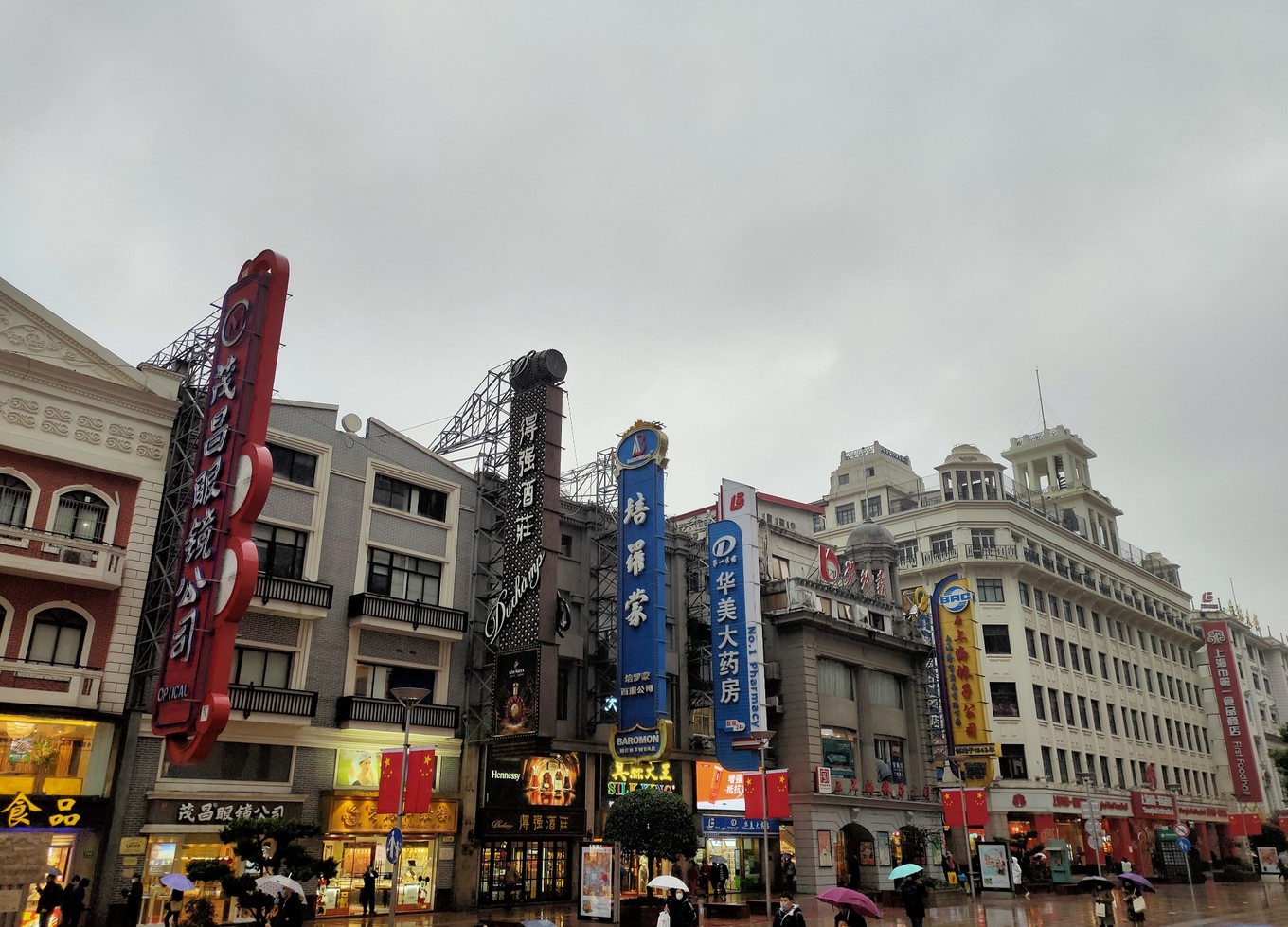 实弹射击or公墓拍大片？| 跟90后小伙儿在马尼拉“玩儿很野”