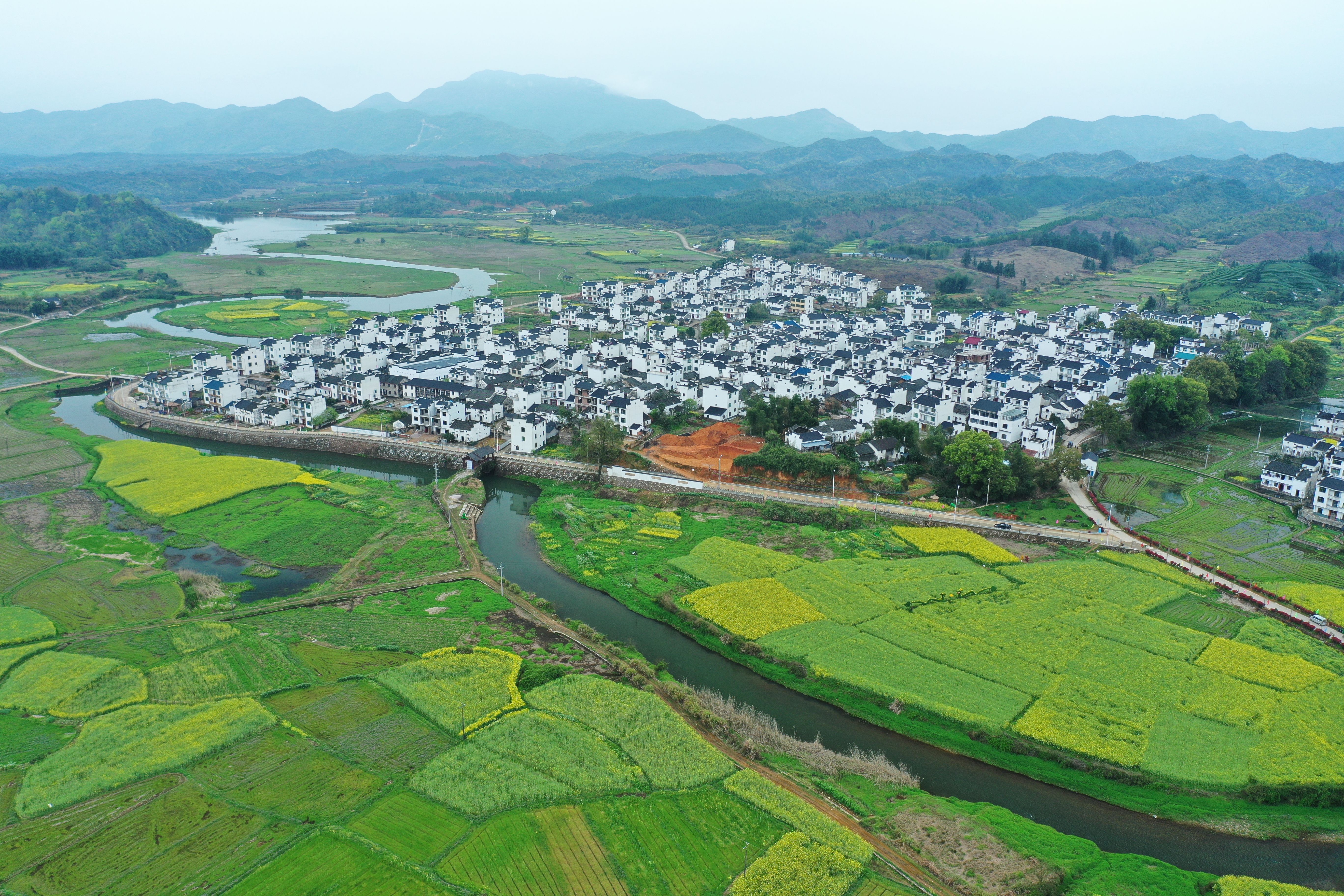 绿水青山的垦殖场