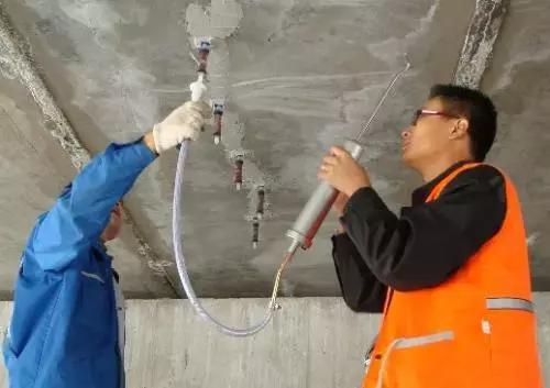 现浇楼板贯穿式裂缝是正常的吗,钢筋混凝土楼板裂缝是什么原因