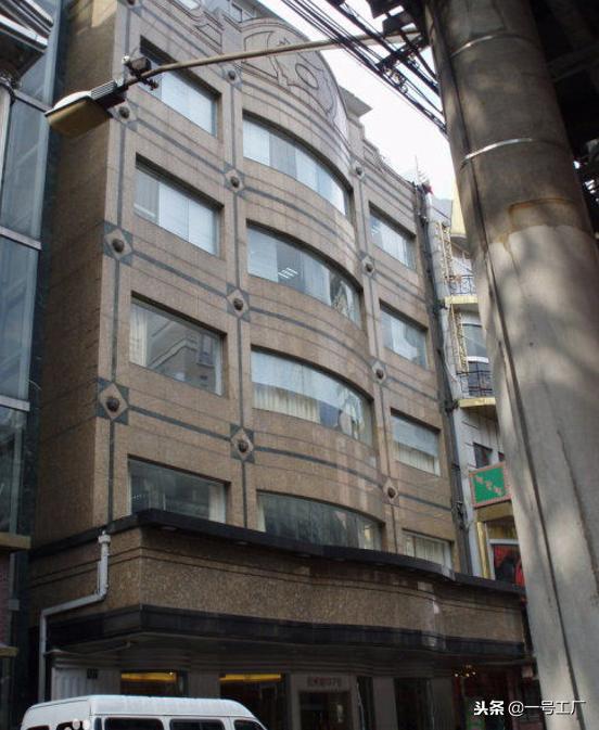 在日本卖生发水起家，父亲葬礼用300辆奔驰送行，第二天就进监狱