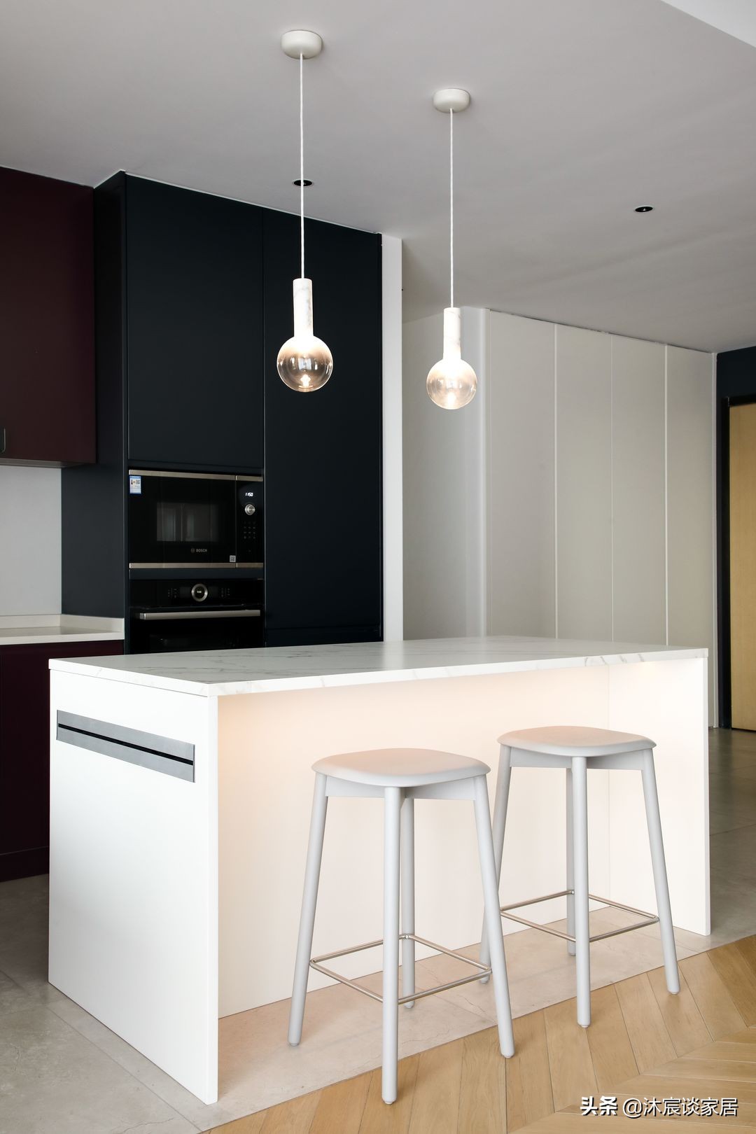 看完她的新家，才知生活可以如此有品质，室内极简大方且随性美好