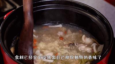 清炖鸡汤前需不需要给鸡肉焯水,炖鸡汤千万别直接下锅炖
