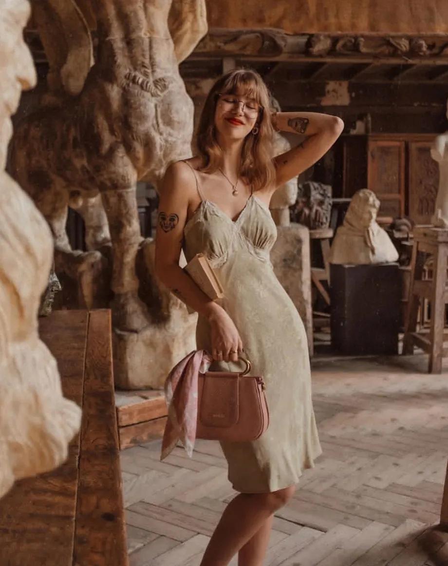 丝巾的100种系法,90x90方形丝巾的系法慢动作视频