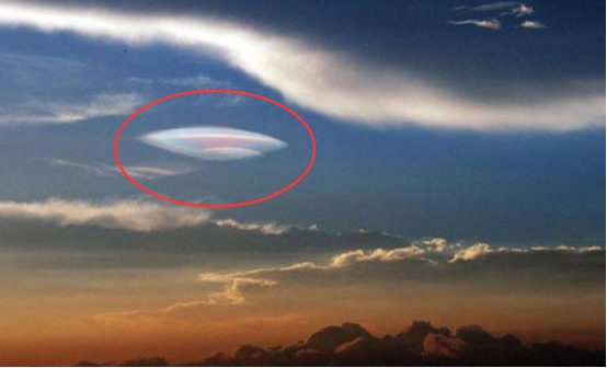 日本东京上空浮现神秘人脸,日本东京上空浮现神秘大脸木偶