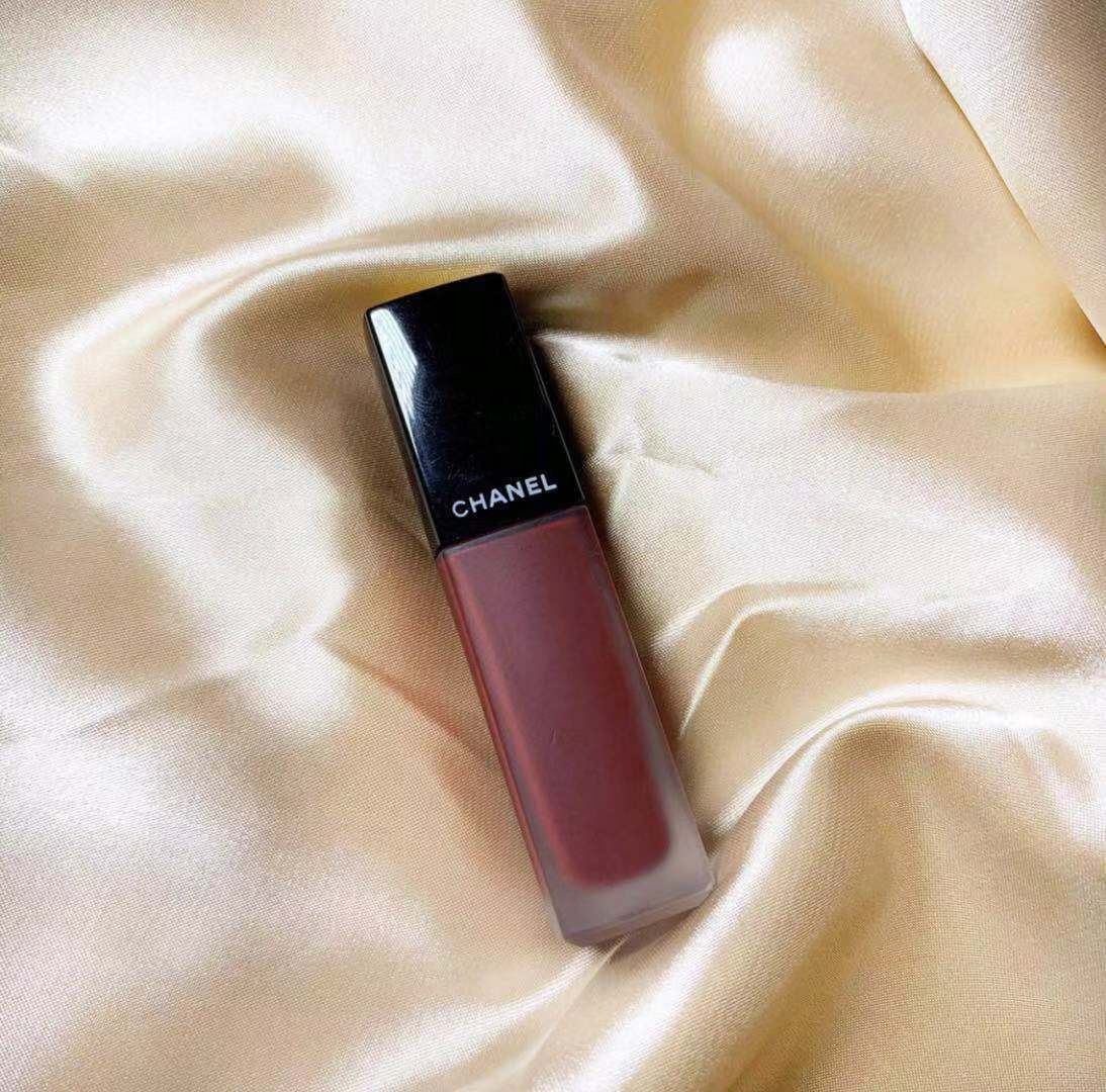 心甘情愿的被“口红经济”套路：口红就是生活的百忧解