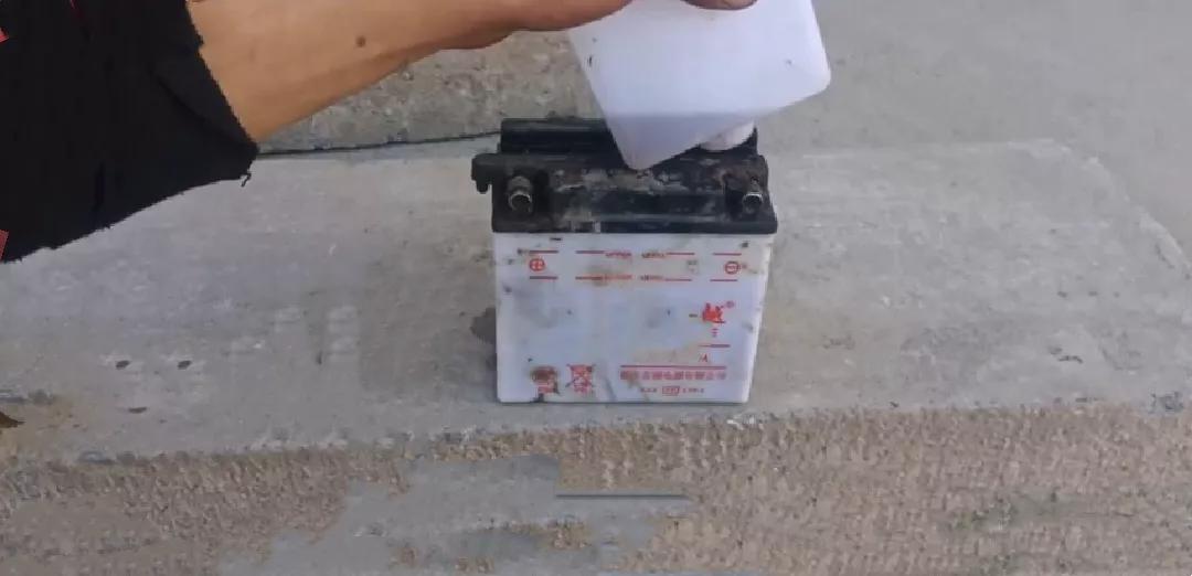 摩托车干电池充不了电怎么修复,摩托车电池充不进去电怎么修复