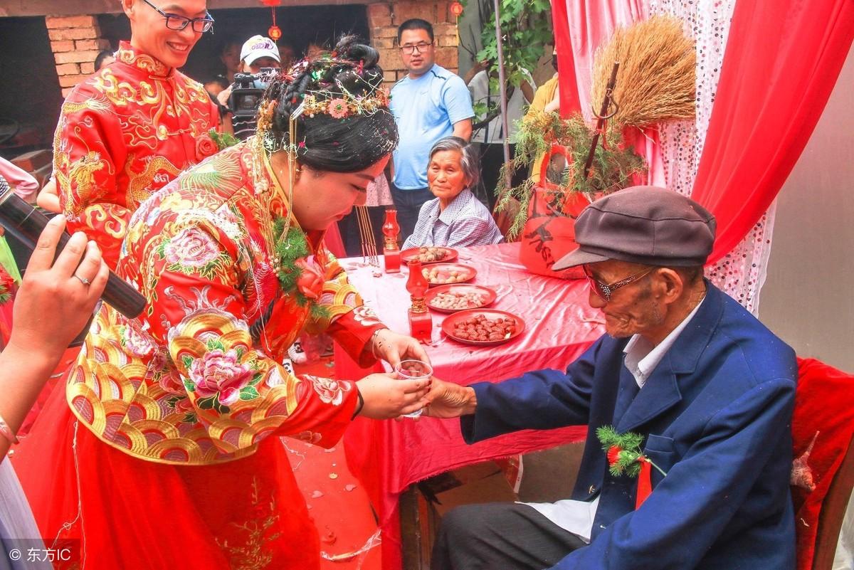 分手10年，生的娃却像初恋男友？情人节为你解开这个“谜题”！