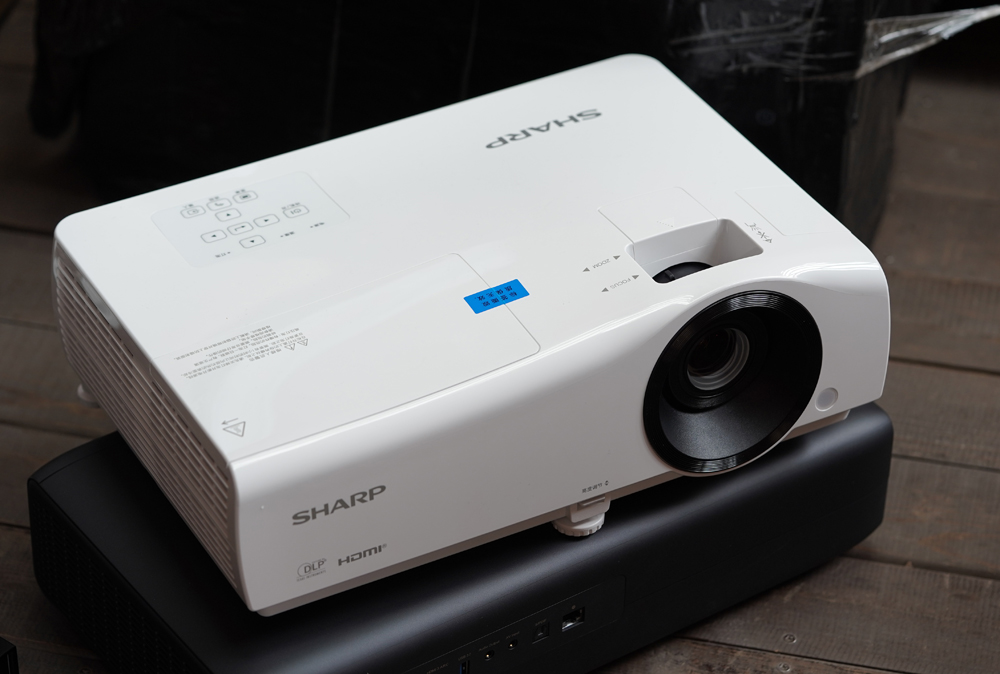 夏普xv-qz433a投影机评测,夏普xv-qz433a4k投影机