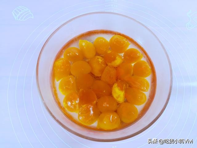 无蔗糖黑芝麻月饼做法,黑糖流心月饼的制作过程