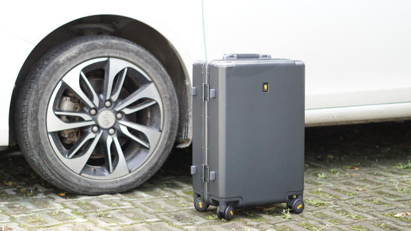 粗铝框设计，TSA密码锁，地平线8号行李箱，出差旅行好伙伴