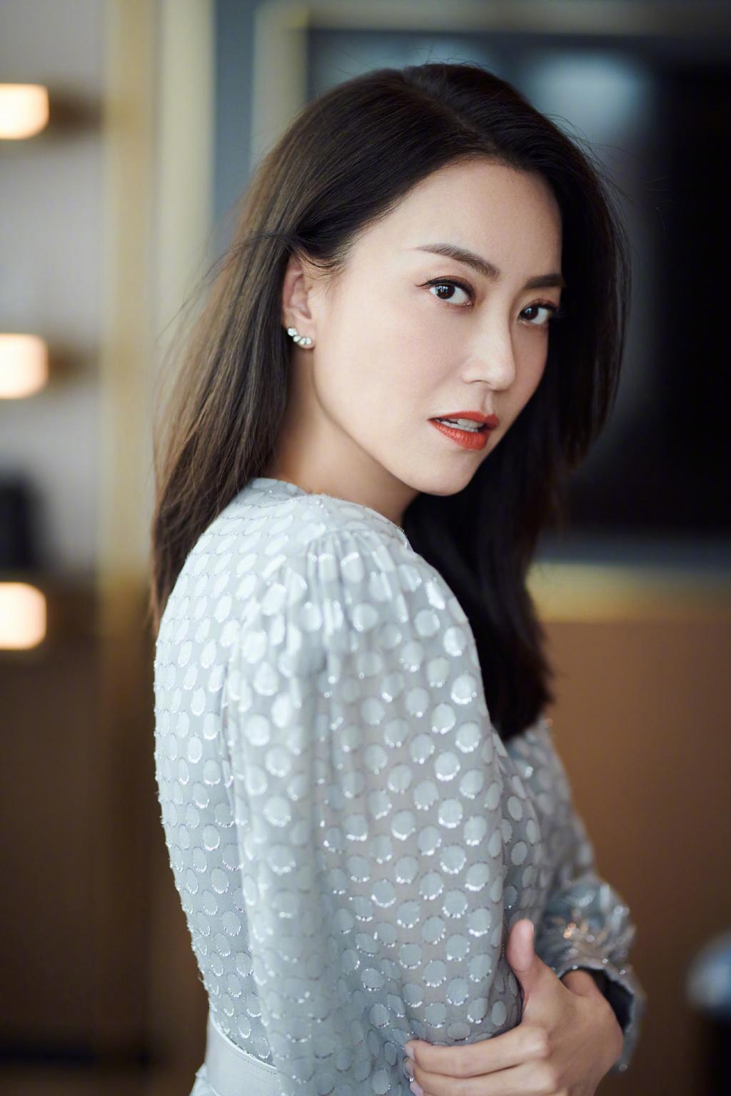 霍汶希出街穿搭,霍汶希同款穿搭风格推荐