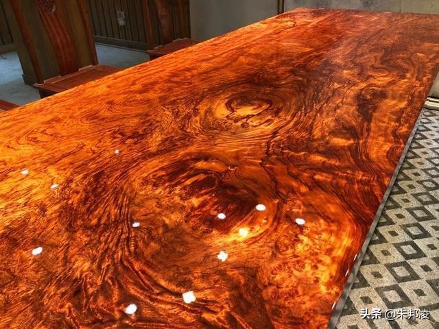 巴花大板成投资收藏新宠?原木来自3000年非洲树王,直径达两米