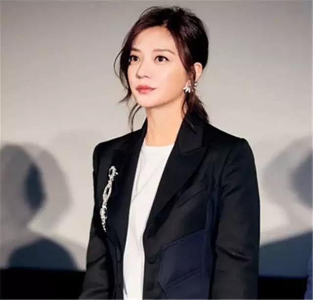 大脸刘海发型推荐自己剪,学生党如何剪修饰脸型的刘海