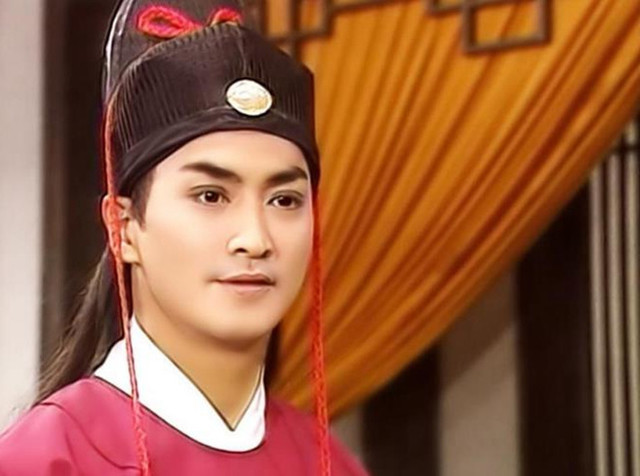 展昭何家劲：一袭红衣打造了一个经典IP，成名前后才是自己真人生