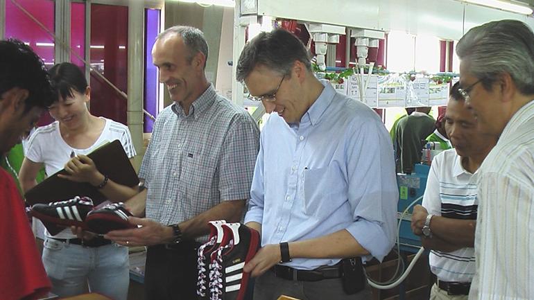 阿迪达斯鞋生产过程,adidas阿迪达斯怎么看产地