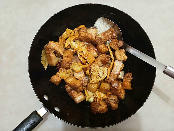 酒店炖鸡汤一般放什么配料,羊肉焯水去腥膻放啥料