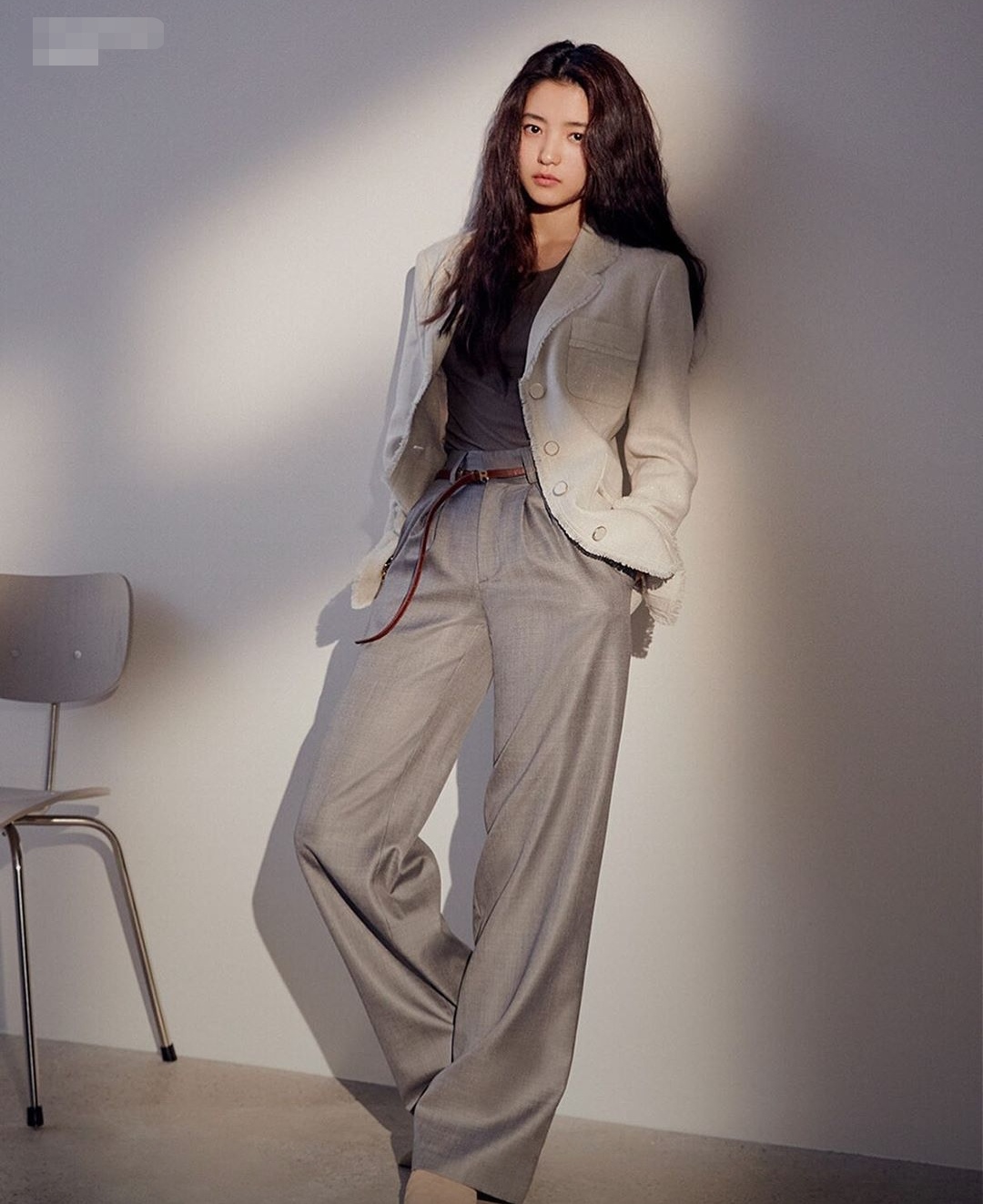 金泰梨白衬衣怎么搭配 (金泰梨白衬衫怎么搭配)