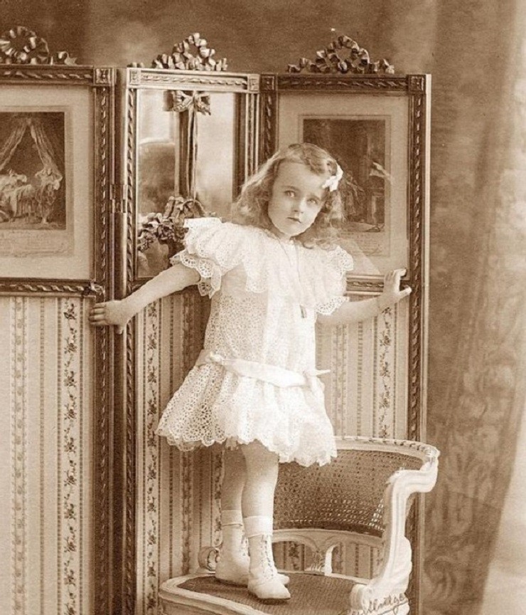 美国第一宅女继承34亿财产，将自己锁在公寓80年，一生只爱洋娃娃