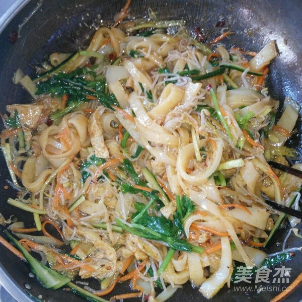 凉皮最详细的做法柔软透亮不开裂,澄面做凉皮总是开裂是怎么回事