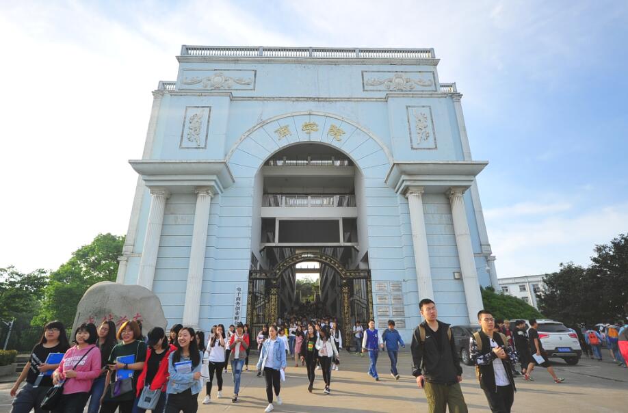 物流行业就业俏，武汉一高校6名本科生被“顺丰”预订