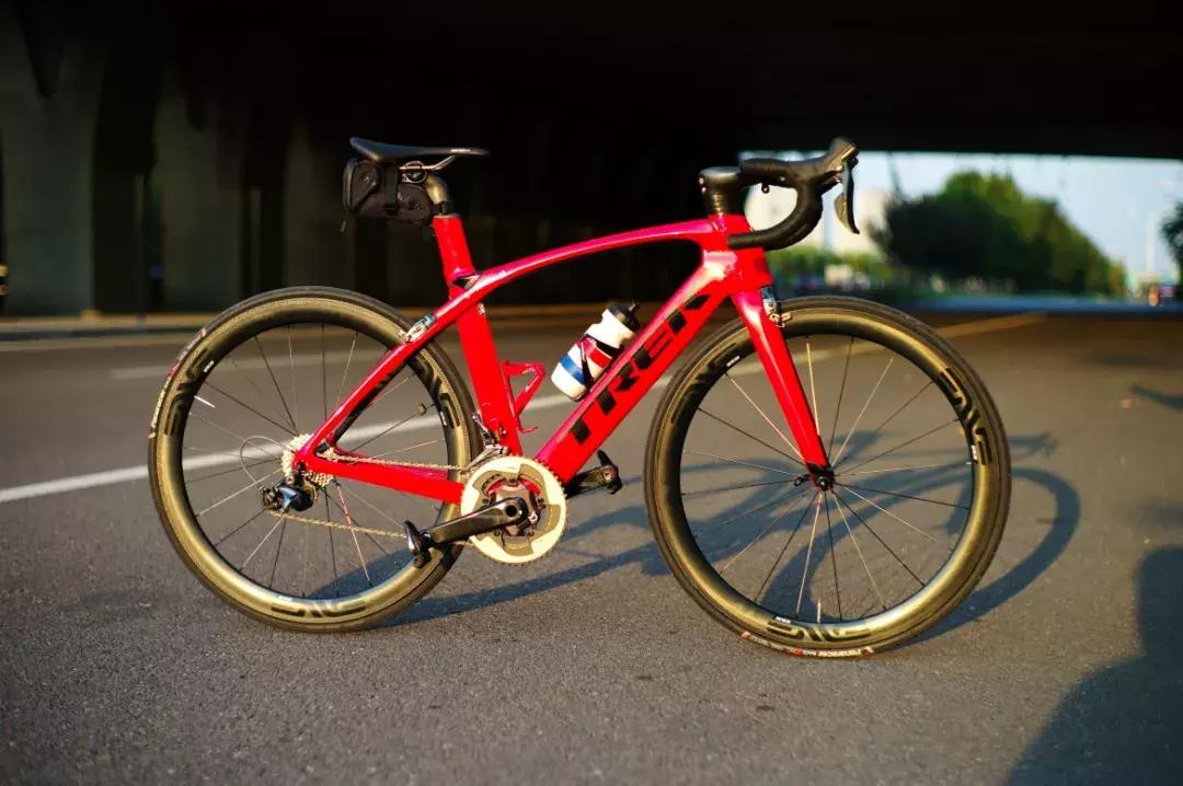 你们年纪轻轻的,不要碰这些东西,不然就像我一样