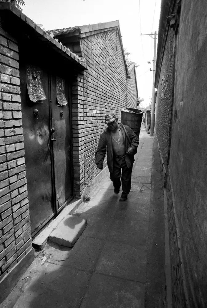 濂虫憚褰卞笀鍚村己涓汉鐓х墖,濂虫憚褰卞笀鍚村己