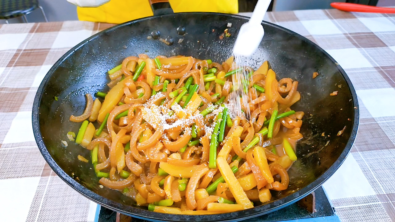 猪皮怎样做好吃有营养视频,猪皮怎样做好吃和不腥