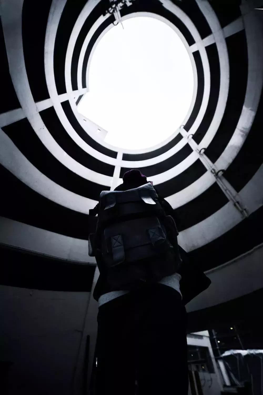 “19岁,她在暗网被30万欧元拍卖”