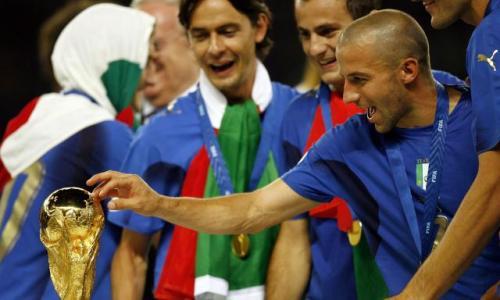 足球十大传奇巨星退役球员,绿茵记忆一代巨星的演出