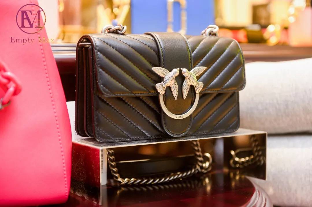 老铁放肆购!潮牌1~3折起,衣麦仓哈尔滨银泰店被时尚咖“攻陷”