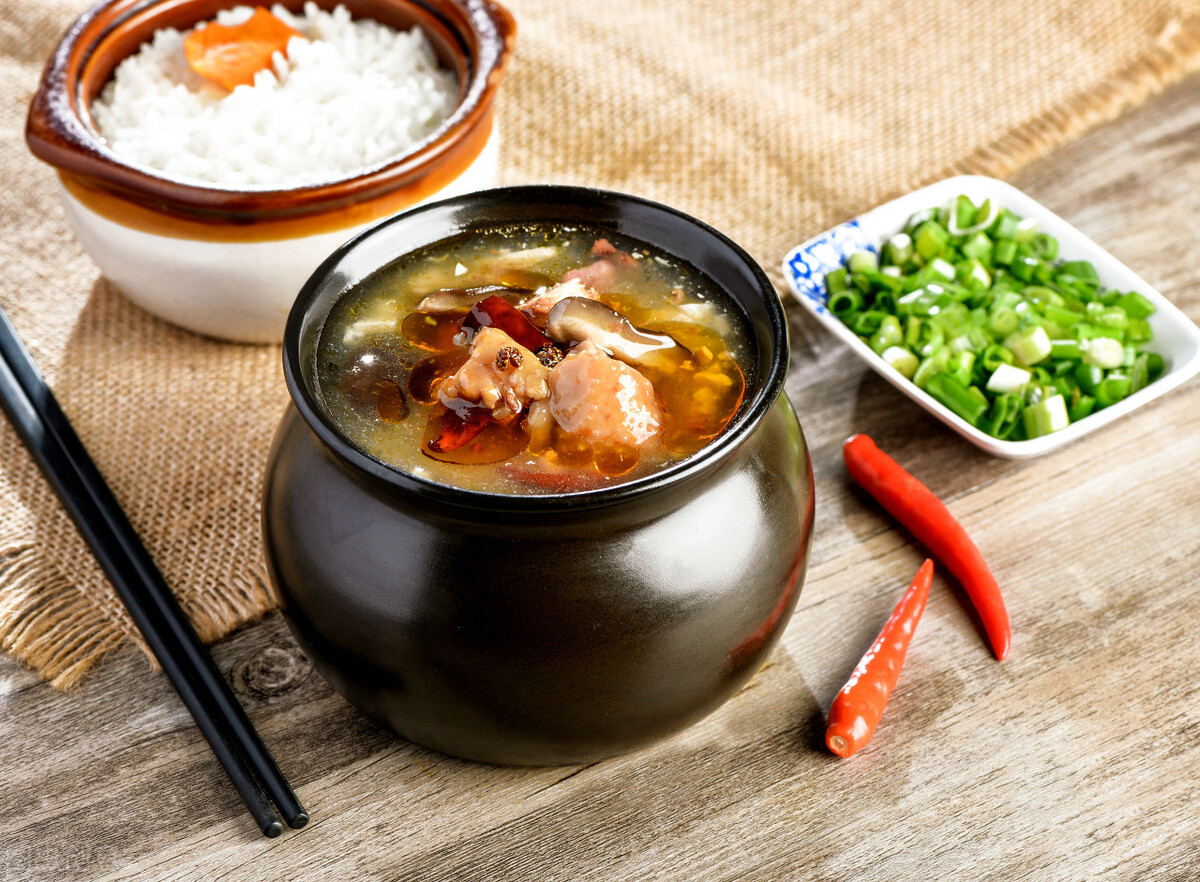 江西美食瓦罐汤介绍,江西南昌瓦罐煨汤做法