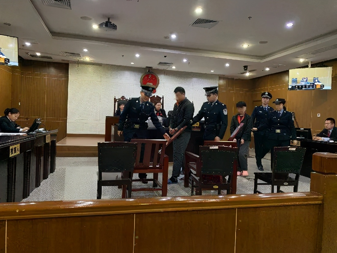 表面上大家都是打工人，有的同事却背地里学习《母猪的产后护理》