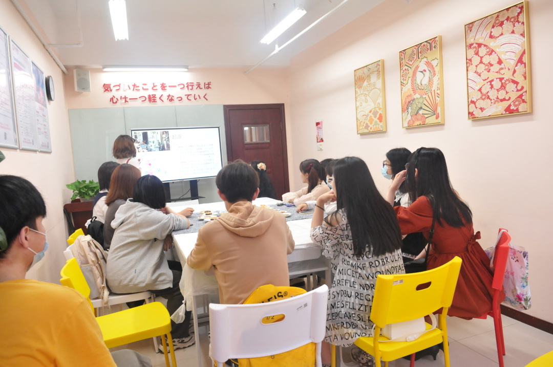 解锁平成日语5月新玩法,令人心动的Lolita换装茶会