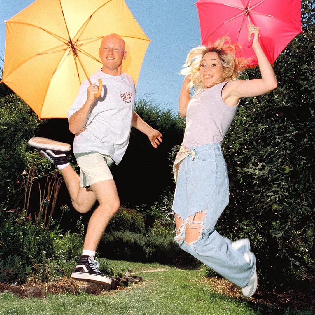 超减龄穿搭法则被杨超越狠狠拿捏,杨超越水手服穿搭