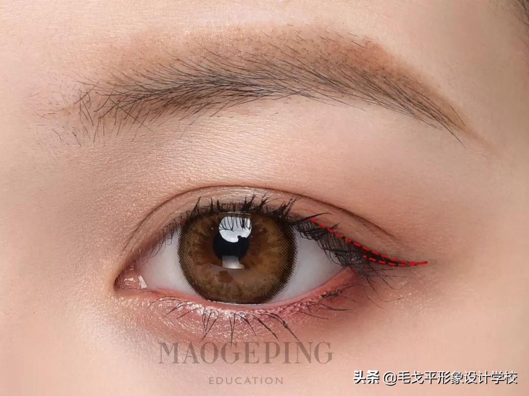 眼线一画就糊怎么解决,眼线一秒学会