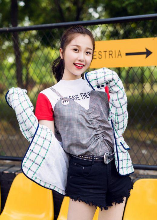 虞书欣小作妖影视合集,虞书欣穿搭可爱