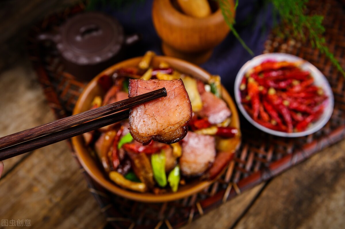 腊肉发霉了能看吗,腊肉发霉了怎么处理然后继续保存