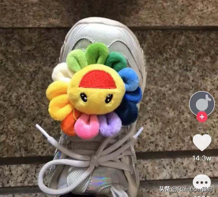 我穿搭学抖音钟爱黑丝配AJ这个社交娱乐至上的时代有何不可?