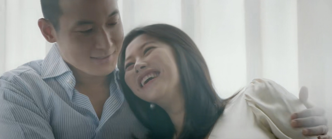 朱珠挺孕肚现身电视剧活动,朱珠亮相穿价值3万睡衣遮孕肚