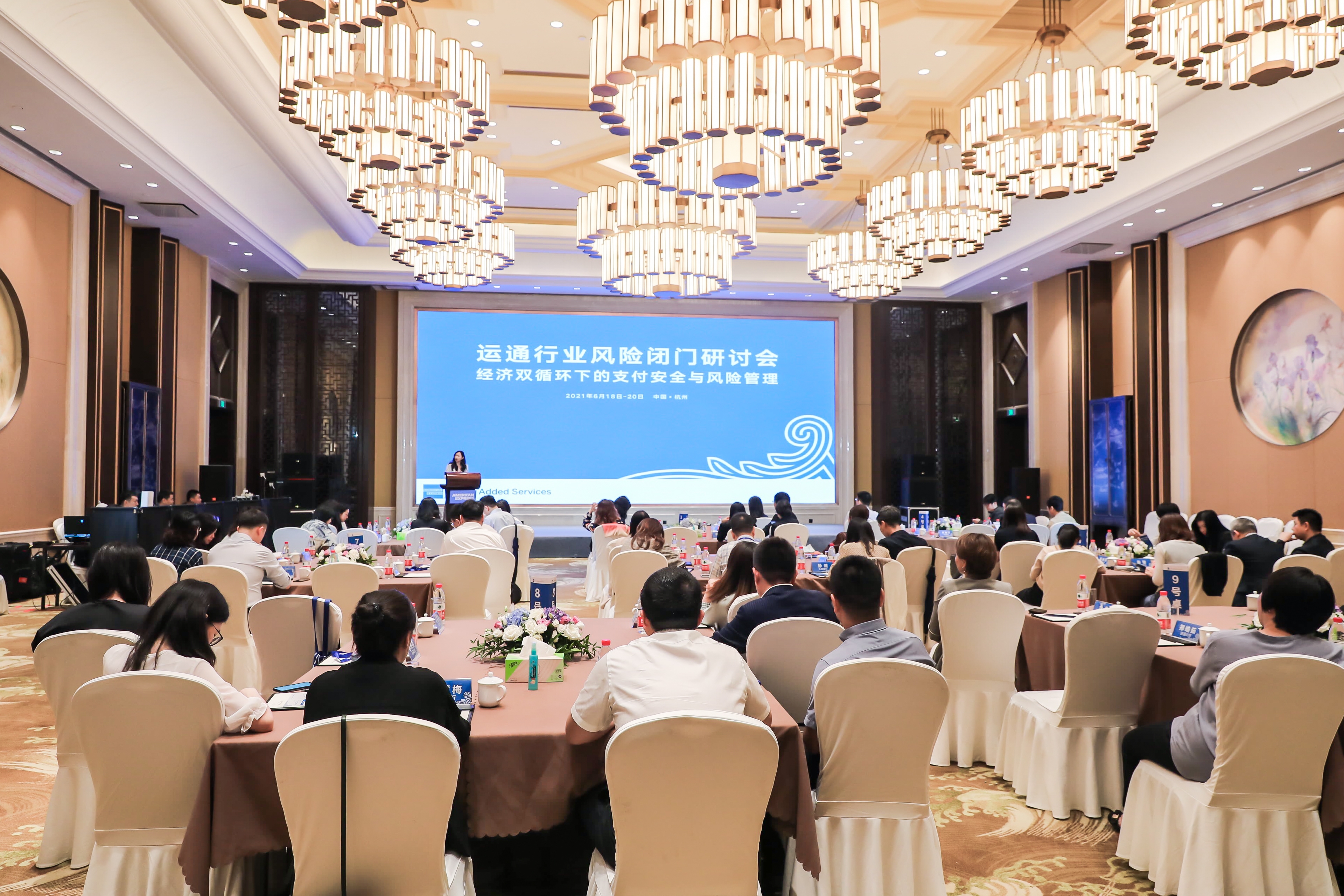 美国运通百夫长金卡是什么,美国运通贵宾厅百夫长