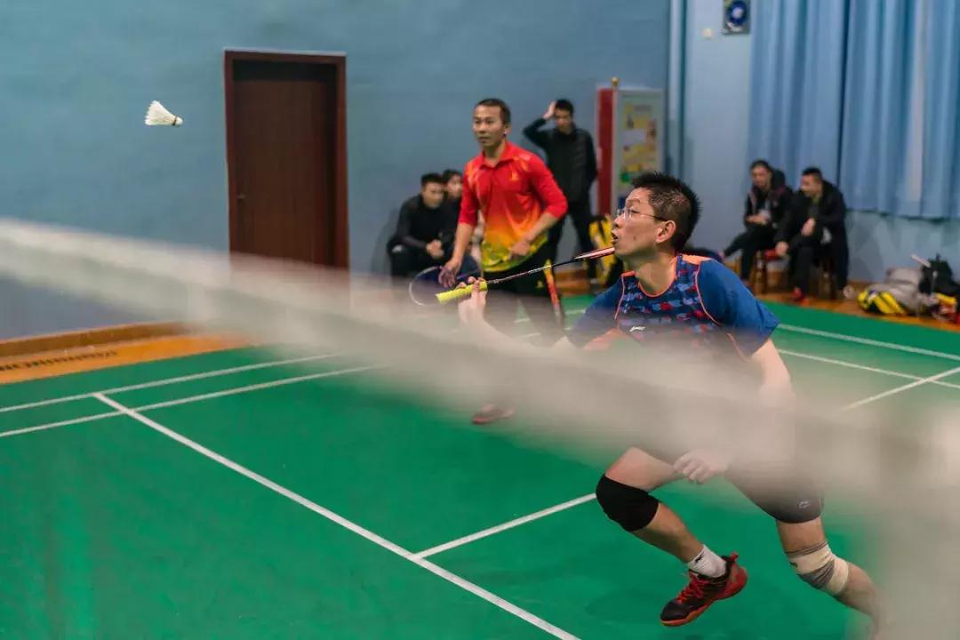 常打羽毛球会两胳膊大小不一吗,常打羽毛球的好处