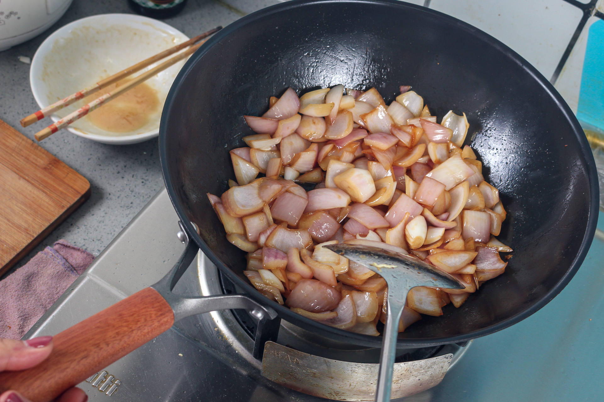 章丘铁锅和三禾不粘锅哪个好,三禾纯钛无涂层炒菜锅