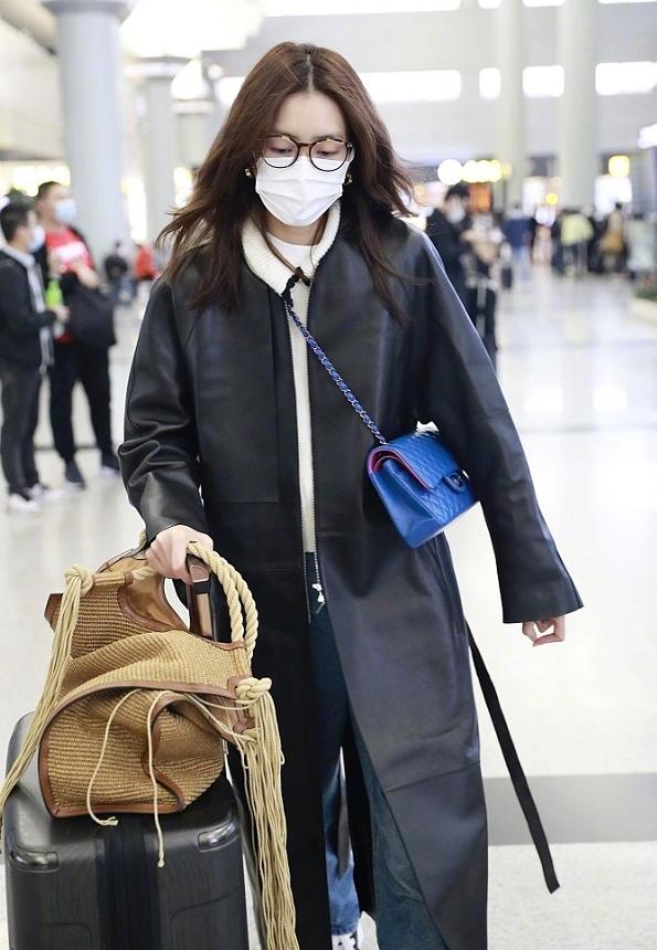 16年刘雯香奈儿白色套装多少钱,刘雯刘诗诗亮相香奈儿早春大秀