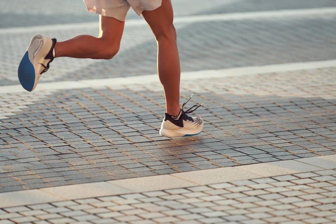 穿什么跑鞋适合跑马拉松,nb哪几款跑鞋适合扁平足