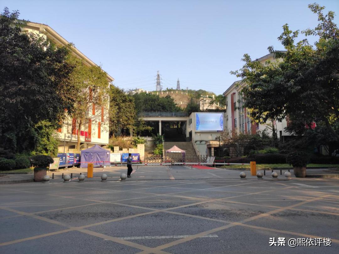 没轨道，接房要3年后，这里的高层凭什么套内17000元/㎡？