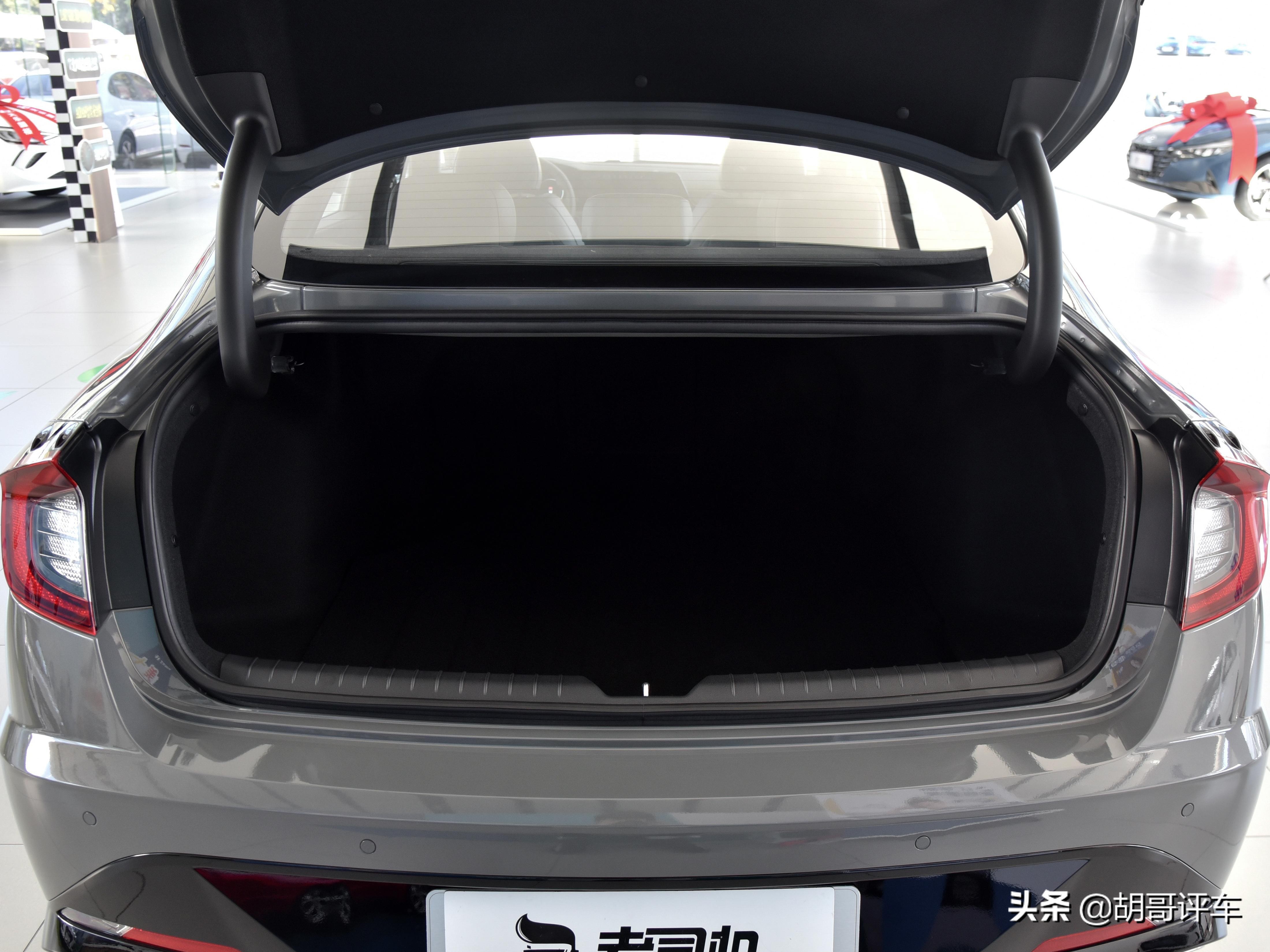 2.0t+8at的轿车有几种,新款索纳塔全系标配8at