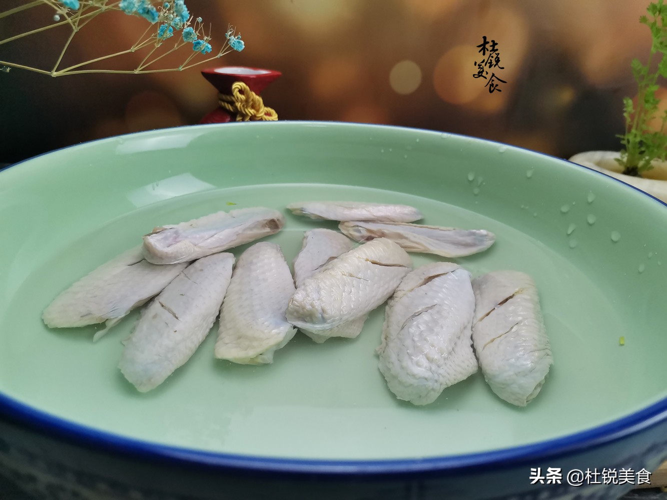 鸡翅这样做比烤的好吃,鸡翅怎么烤好吃到吮指