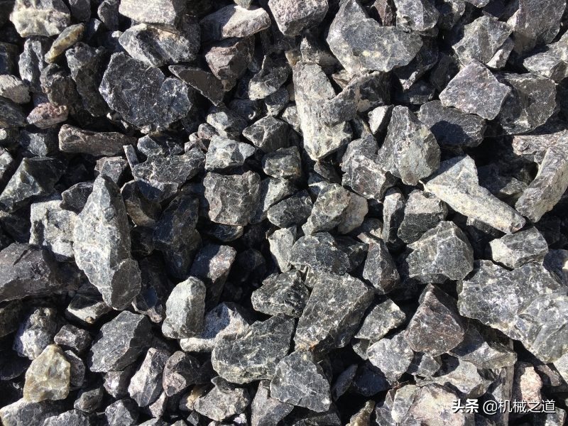 钢和铁的区别在哪,钢与铁的区别钢和铁的优缺点