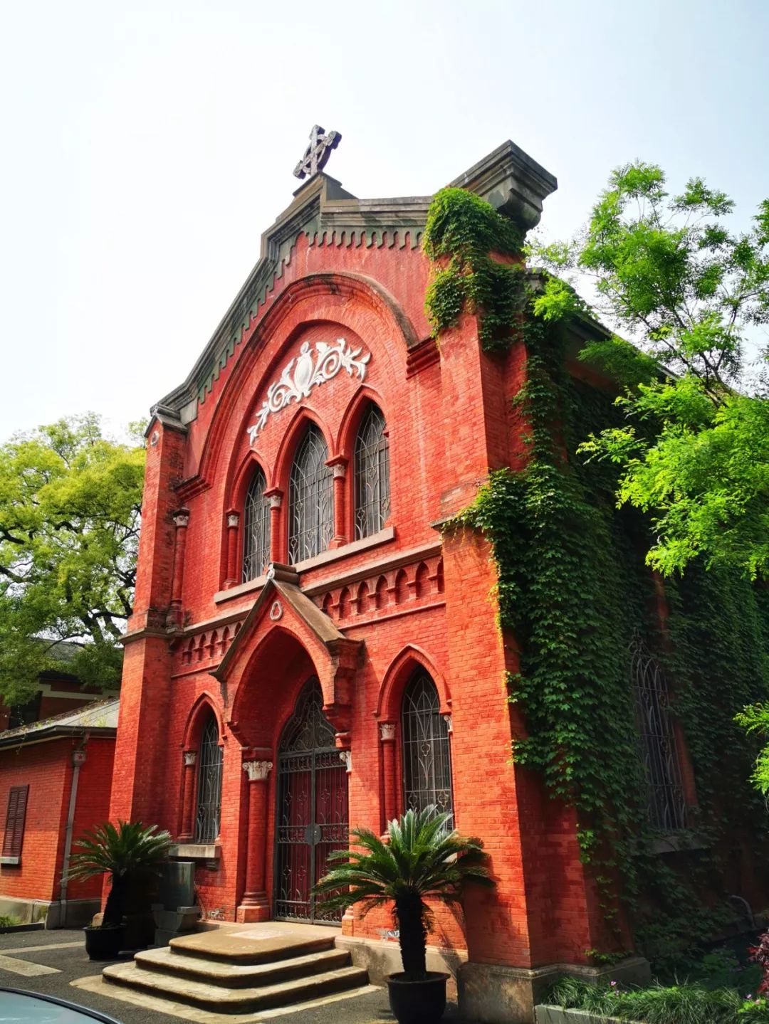 隐藏杭州红会医院内的红砖洋房，八十年前曾是贫苦百姓心中的圣地